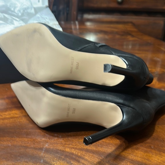 Nine West Black leather Pointed Toe Heeled Boots - Picture 3 of 5
